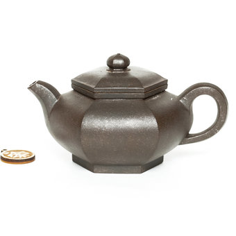 Чайник Исин, Цан Лю Фан Ху, Яо Бянь, 235 мл арт. 3705 Чайник Исин, Цан Лю Фан Ху, Яо Бянь, 235 мл