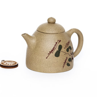 Чайник Исин, Цин Цюань, роспись глиной, №2, 95 мл арт. 3589 Чайник Исин, Цин Цюань, роспись глиной, №2, 95 мл